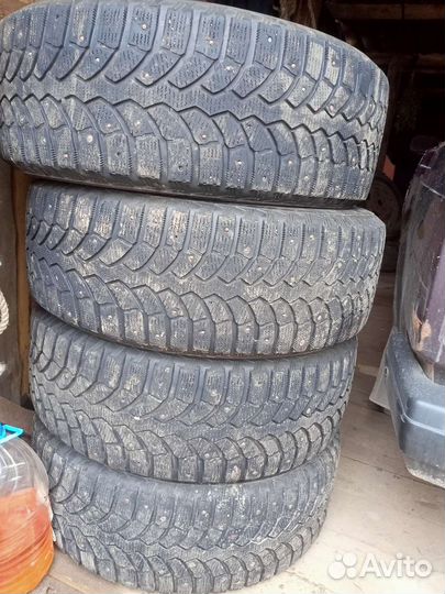 Bridgestone Blizzak Spike-01 225/60 R17