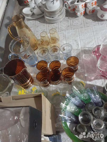 Тарелки фужеры графины стаканы чашки розетки