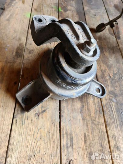 Опора двигателя правая kia venga