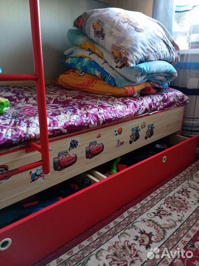 Детская кровать двухярусная