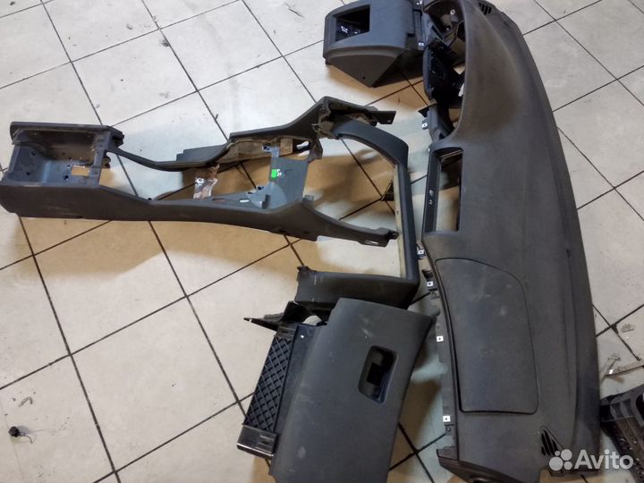 Бмв е39 торпедо черный цвет