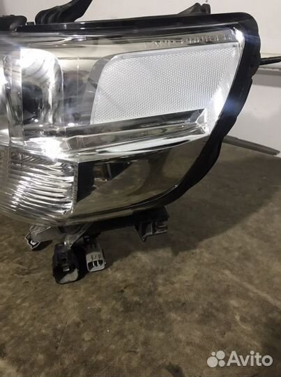 Фара левая Toyota LC 200