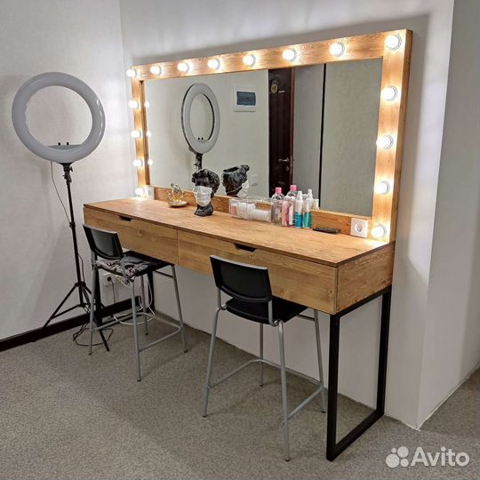 Макияжное зеркало консольное с ящиком