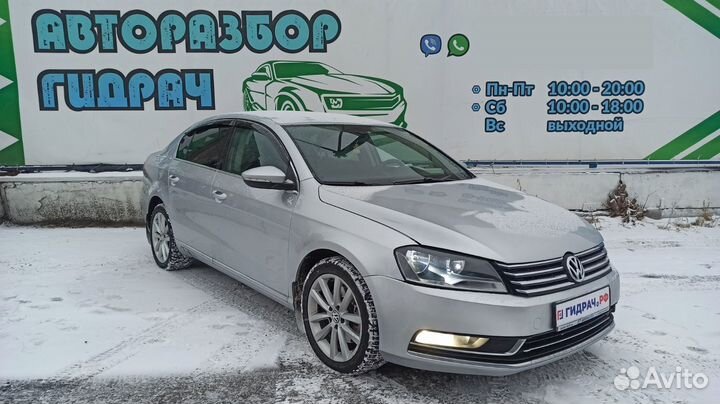 Накладка под торпедо левая Volkswagen Passat B7 3C1863081B9B9