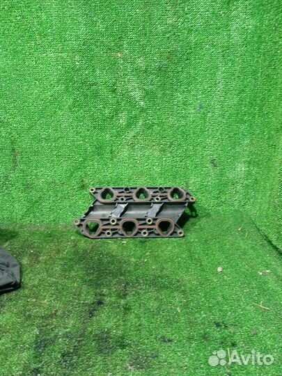 Коллектор впускной Opel Omega