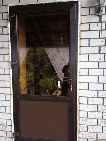 Дверь пластиковая входная