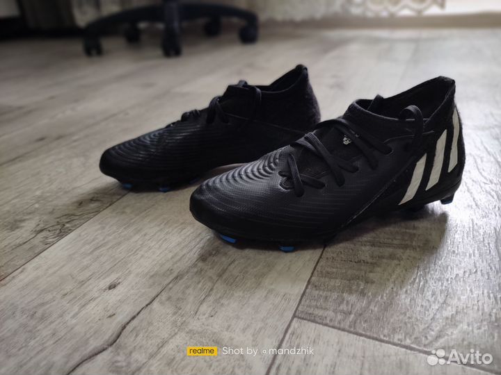 Футбольные бутсы adidas predator