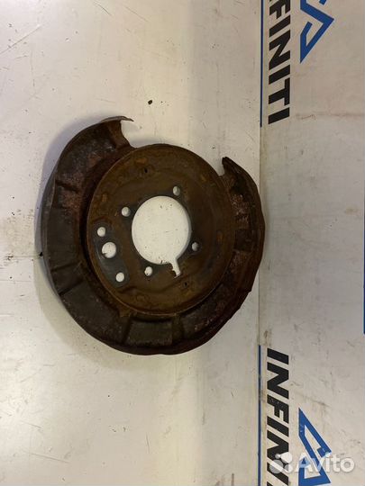 Пыльник щиток кожух тормозного диска задний левый