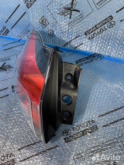 Фонарь задний левый Toyota Rav4 XA40 2015