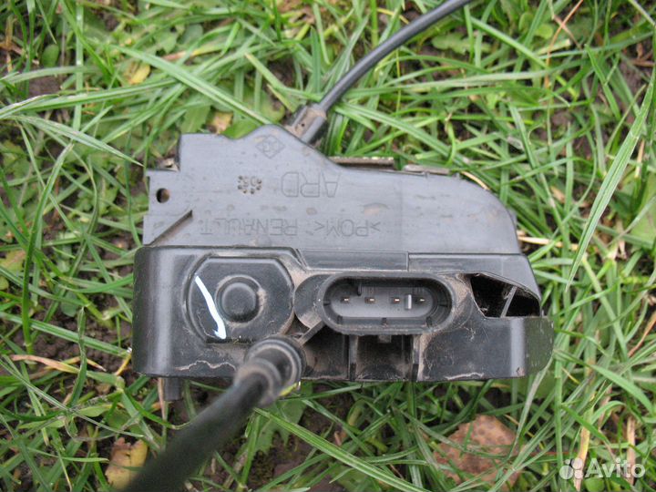 Замок задней двери левой/правой Nissan Primera P12