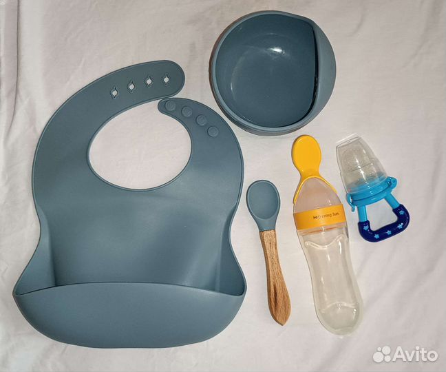 Тарелка слюнявчик ложка набор для малыша