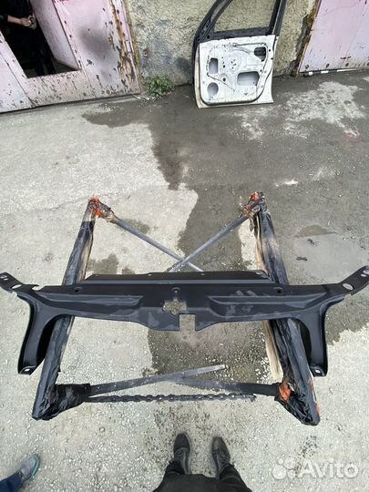 Планка замка капота Toyota Hilux Surf RZN215