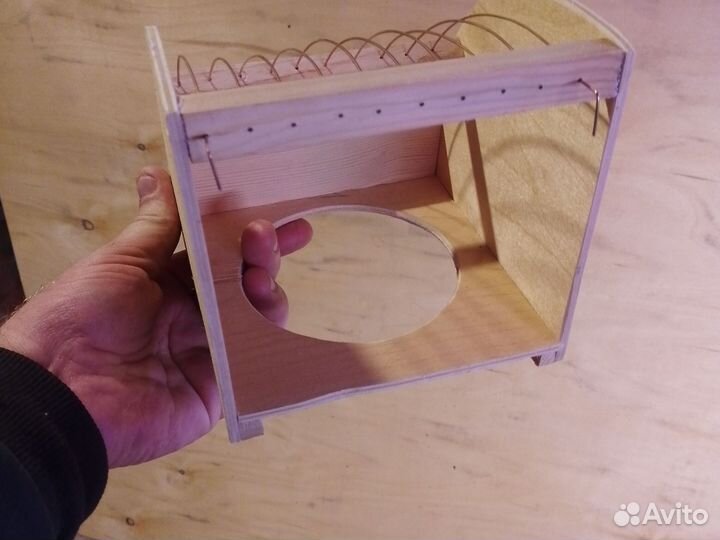 Под гнёстки для гнёзд для кинореев и попугаев