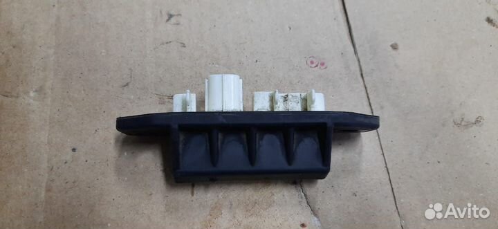 Кнопка открывания багажника Toyota C-HR