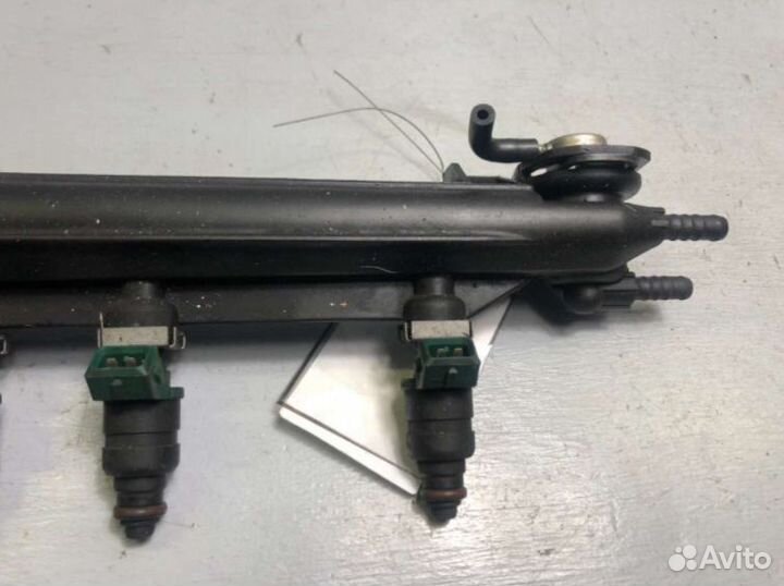 Форсунка Volkswagen Golf 4 1.6 037906031AA