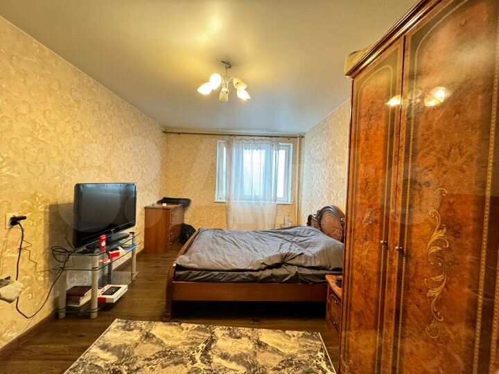 4-к. квартира, 92 м², 1/14 эт.