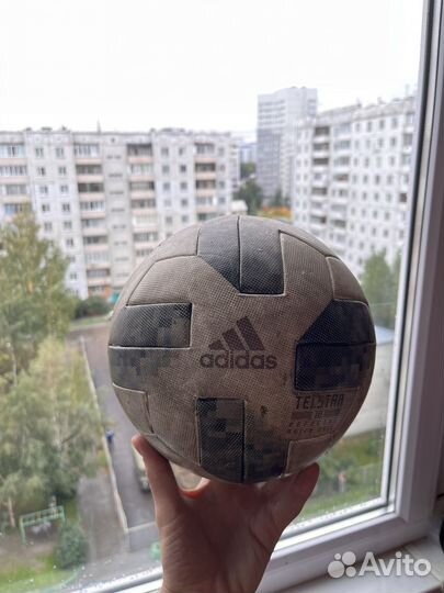 Футбольный мяч adidas telstar fifa 2018