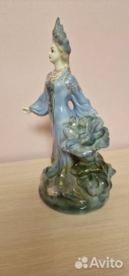 Статуэтка фарфоровая 