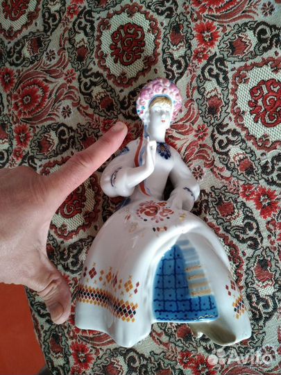 Статуэтка фарфор