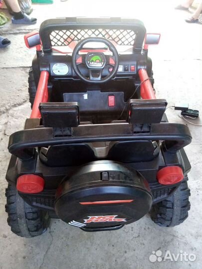 Детский электромобиль джип