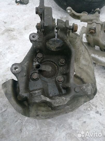 Кулак поворотный передний левый бмв вmw e39