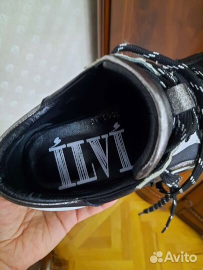 Кроссовки женские