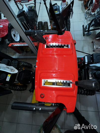 Снегоуборщик бензиновый Honda HSS 13HP