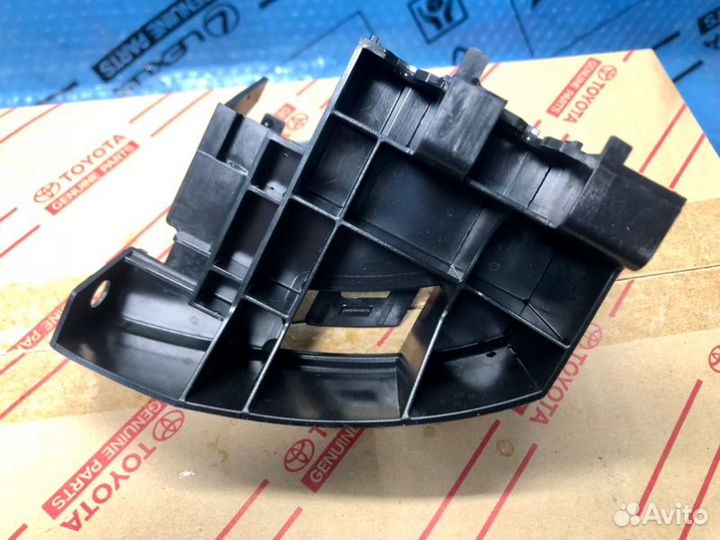 Кронштейн бампера задний левый Lexus Lx 570