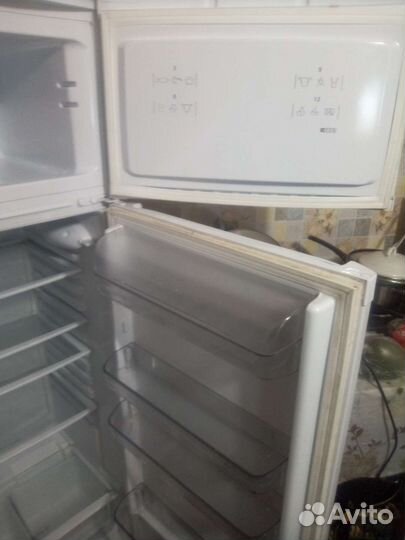 Холодильник бу хотпоинт ariston