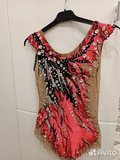 Продам гимнастические купальники