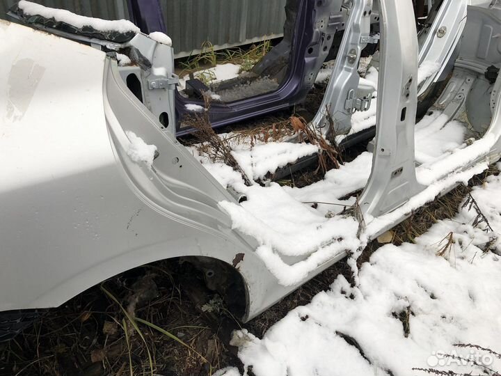 Toyota Corolla E150 2006-2013 порог правый