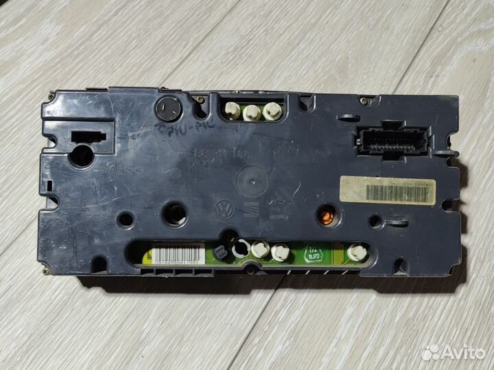 Панель приборов VW Golf 3