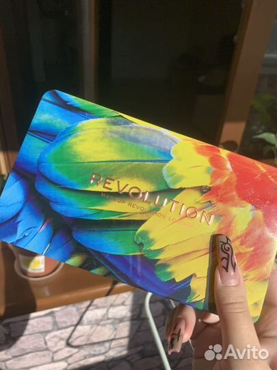 Палетка теней revolution