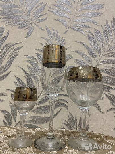 Набор бокалов и рюмок