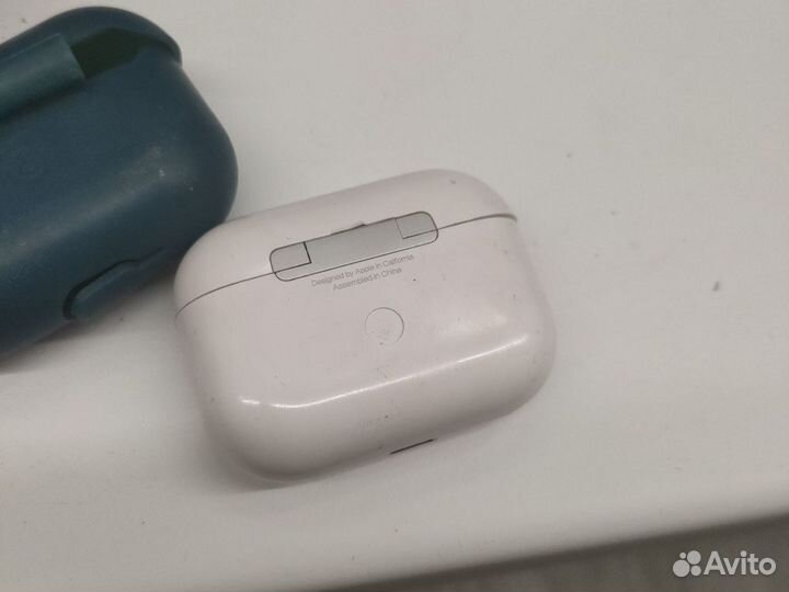 Кейс от наушников airpods