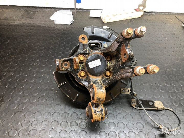 Кулак задний левый на hyundai ix35