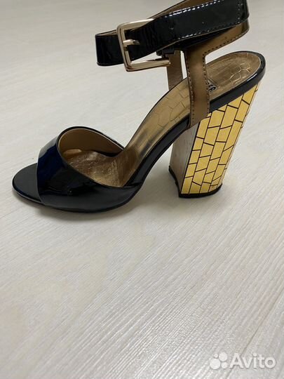 Босоножки 36