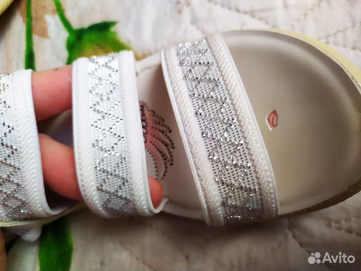 Сандалии для девочки