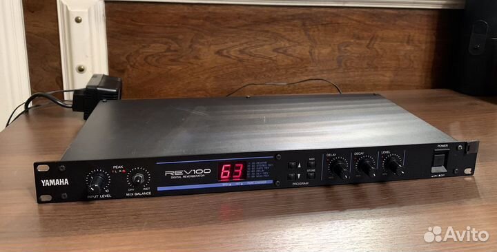 Ревебератор - Процессор эффектов yamaha REV100