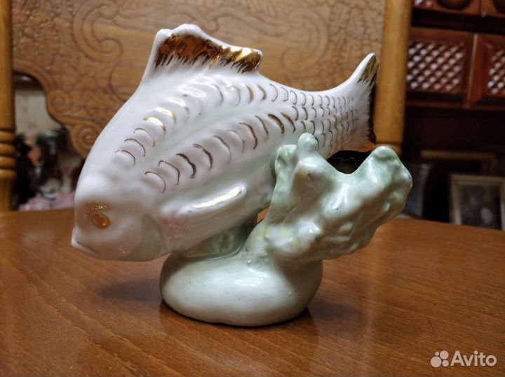 Фарфоровая статуэтка Карп