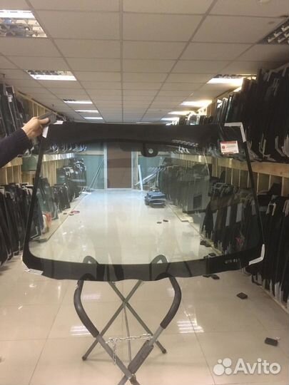 Лобовое стекло на Toyota Avensis (Тойота Авенсис)