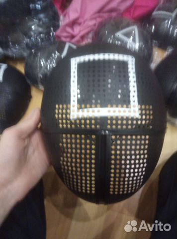 Маска из игры кальмара квадрат