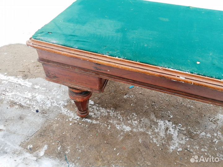 Старинный письменный стол