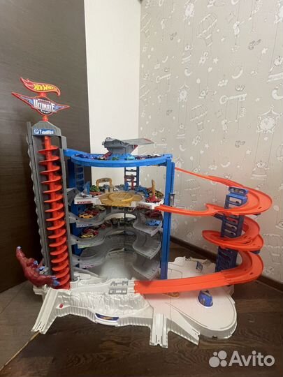 Hot wheels ultimate garage Мега гараж с гориллой