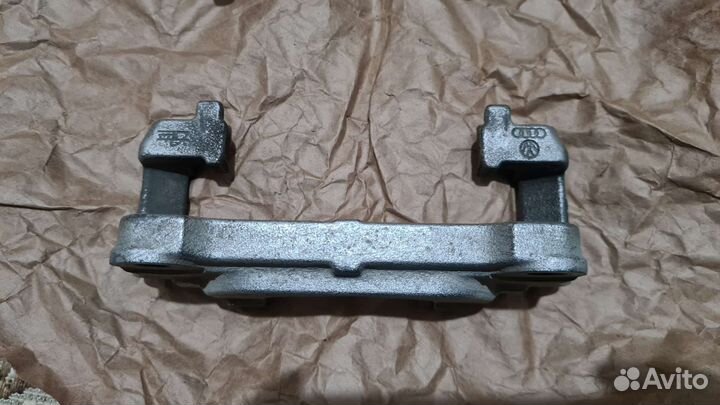 Скоба переднего суппорта Audi A4 B6/B7