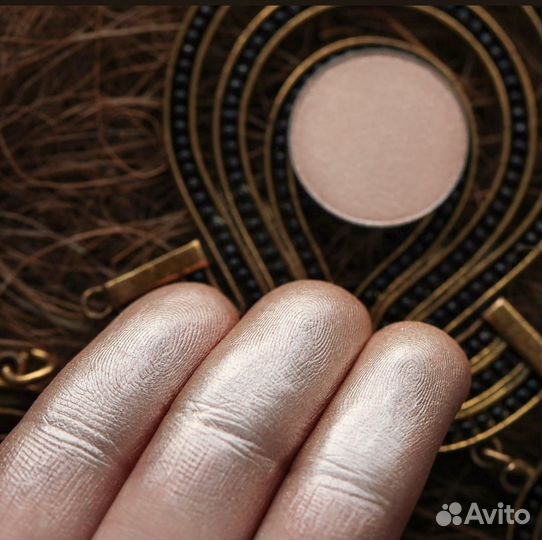 Тени Тамми Танука Аллюр