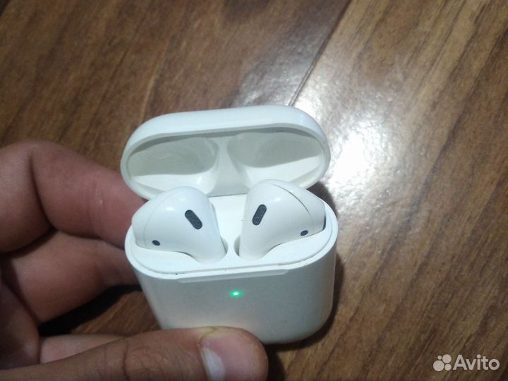 Беспроводные наушники apple airpods