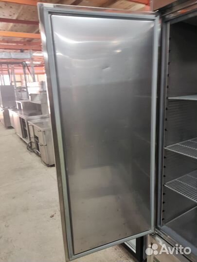 Холодильный шкаф