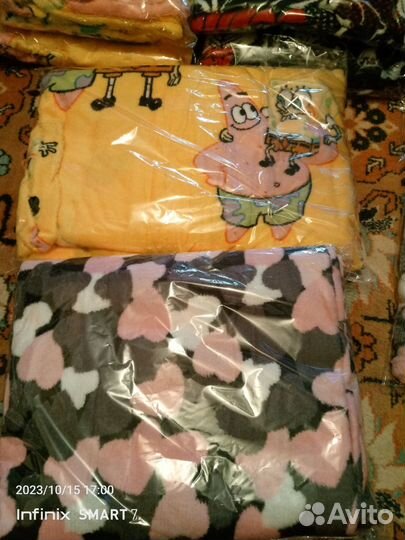 Пледы и покрывало