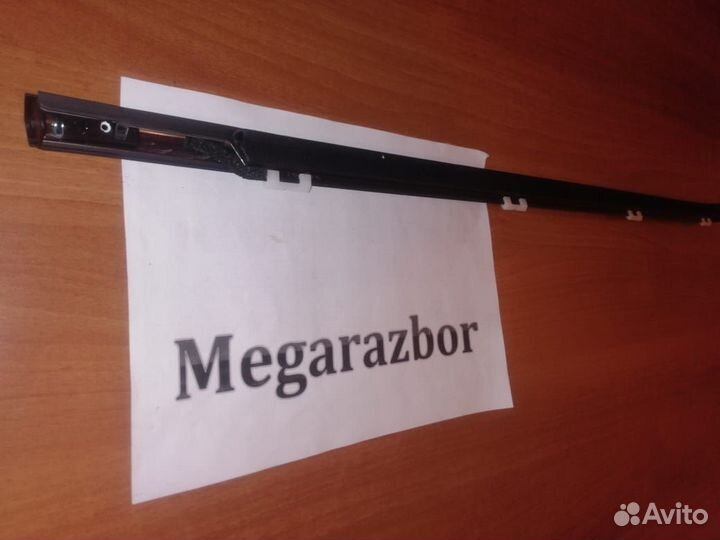 Молдинг стекла двери передний левый Hyundai Tucson